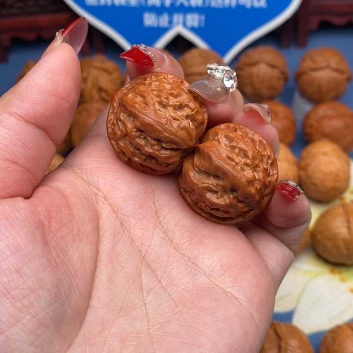 文玩核桃把件娜****李霸王龙