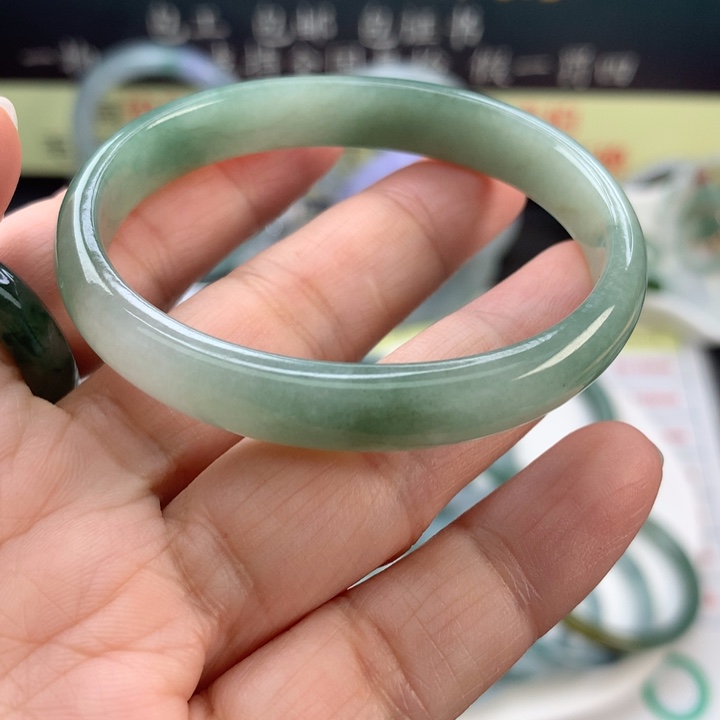 【闪购商品】未镶嵌定制翡翠5152贵妃