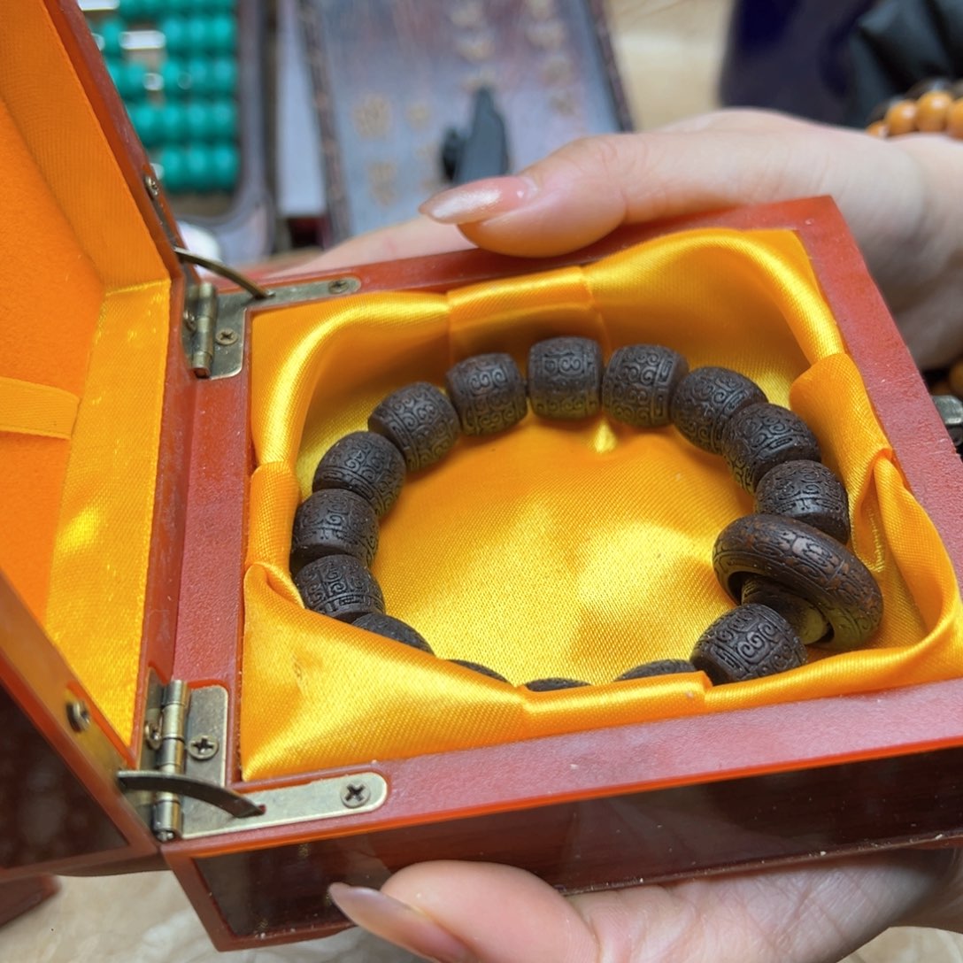 大叶紫檀（黑酸枝木类）