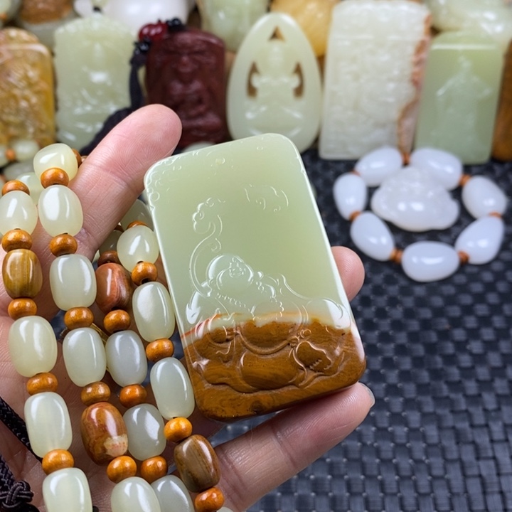 昆仑料俏色大肚佛