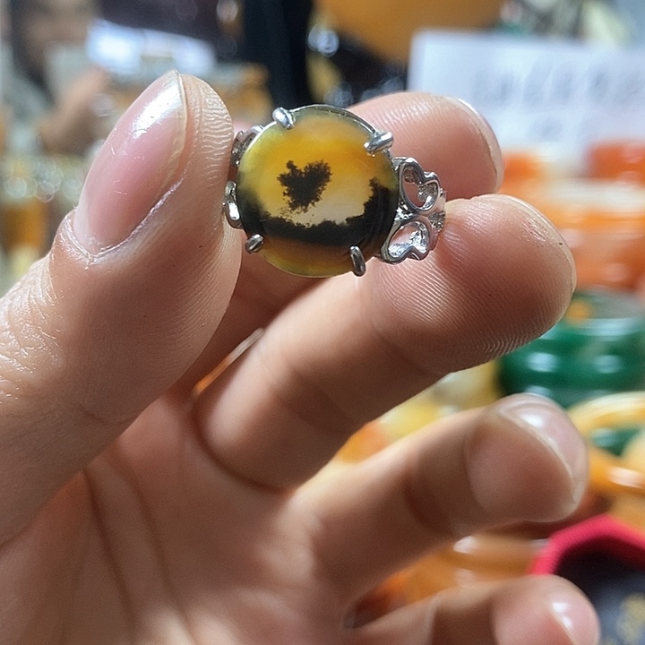 石英质玉（黄龙玉）颈饰合金