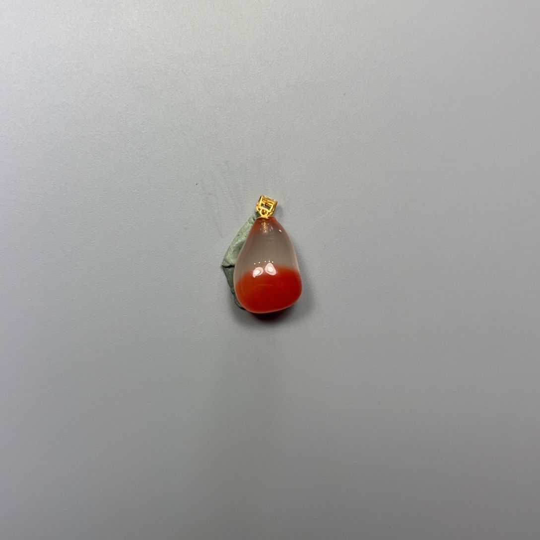 南红玛瑙干掌冰飘随形吊坠未镶嵌