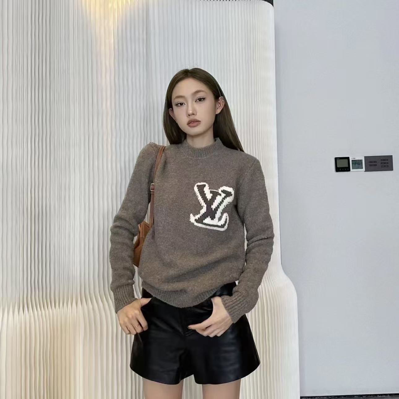 99新 LouisVuitton/路易威登 胸口字母毛衣 M码 03031