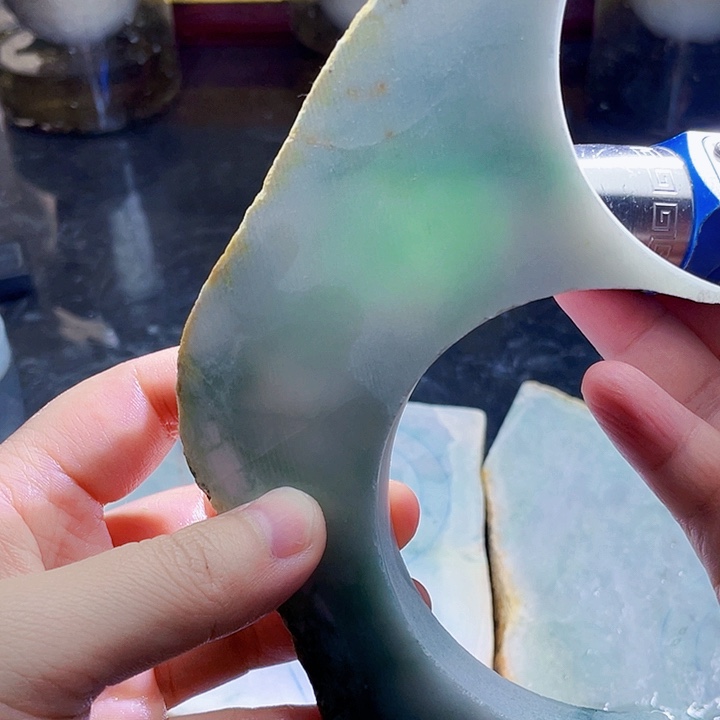 翡翠未镶嵌颈饰毛料16