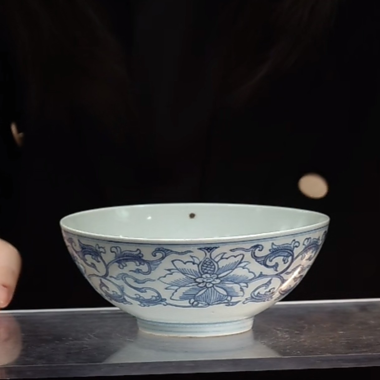 青花缠枝花卉纹碗
