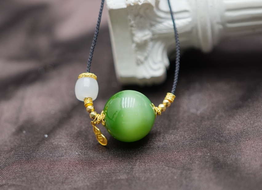 【山哥专享】18K和田玉猫眼吊坠 D021613