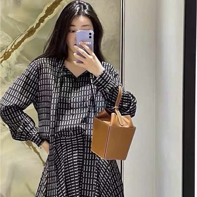 未使用 Celine/思琳 A100356/logo满印飘带丝织衬衫/34码