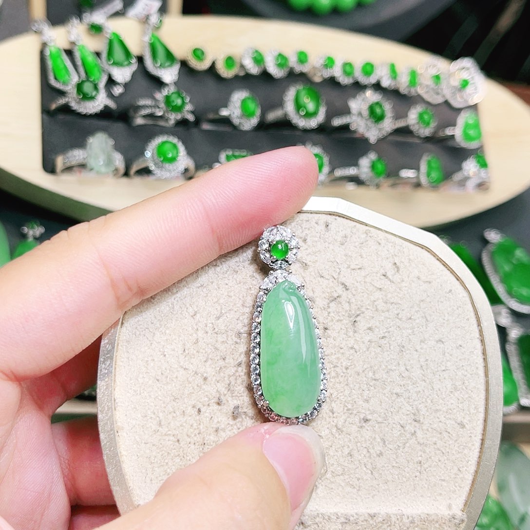 翡翠未镶嵌吊坠(不含链)裸石