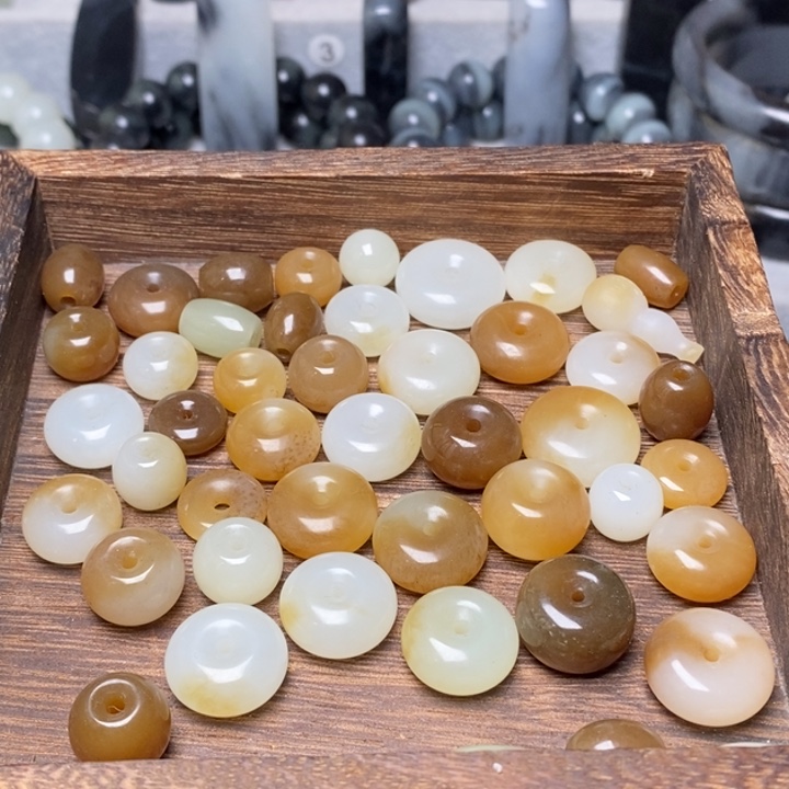 和田玉（糖玉）未镶嵌颈饰