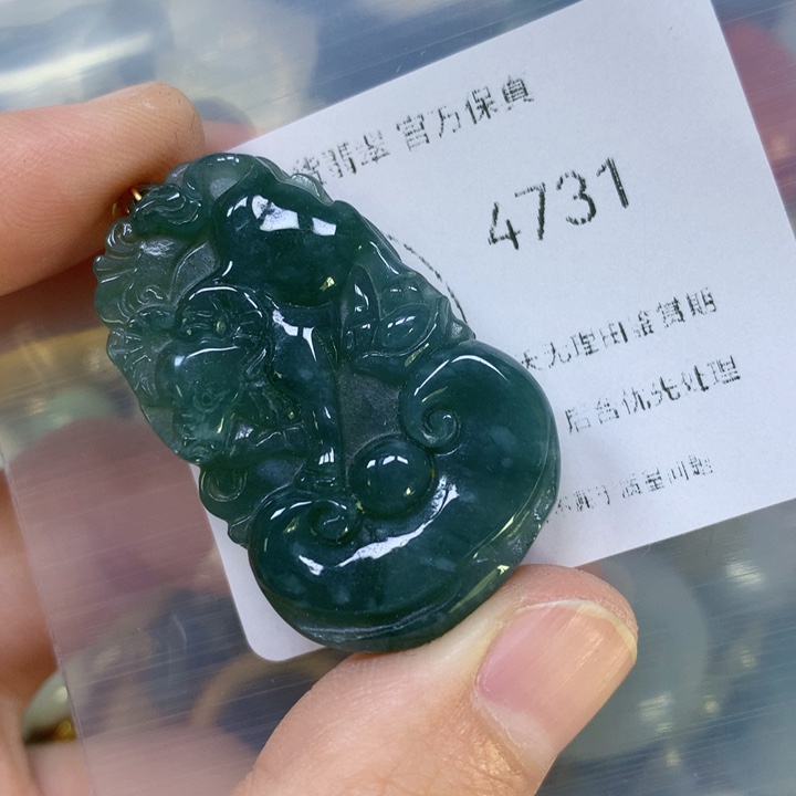 翡翠挂件未镶嵌翡翠