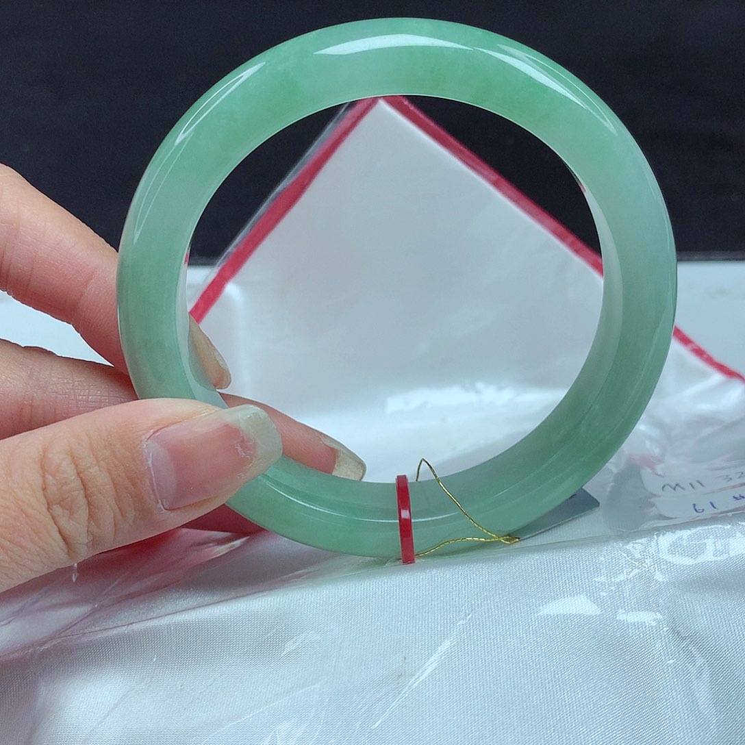 翡翠手镯未镶嵌61圈229