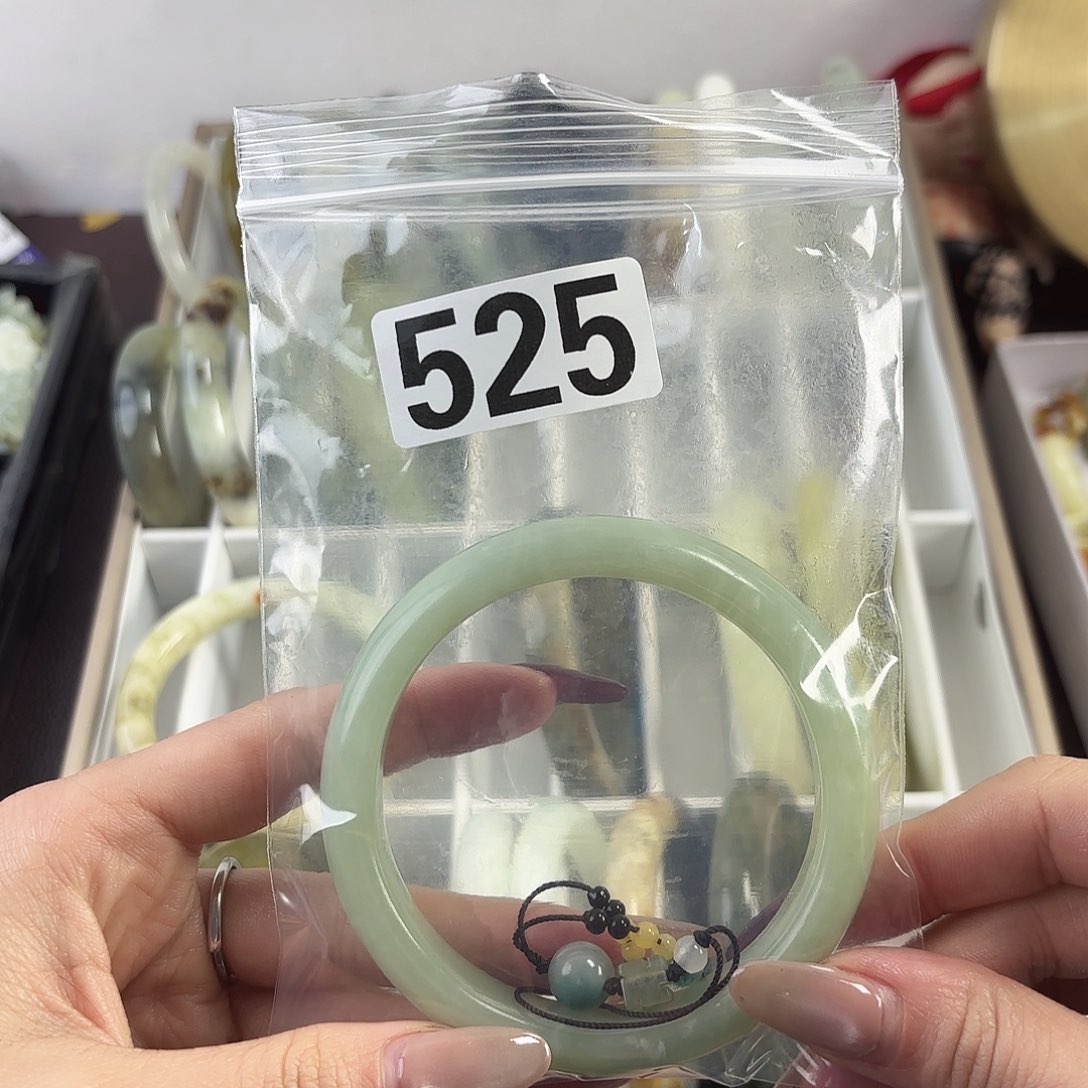 蛇纹石玉手镯未镶嵌昭**明