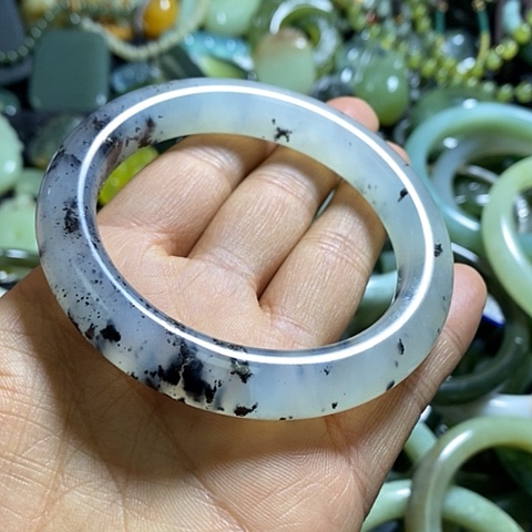 岫玉手镯未镶嵌58口径