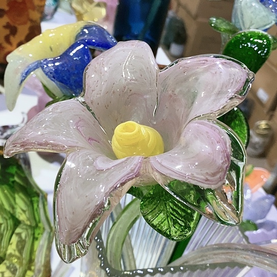 琉璃花瓶高45厘米宽9厘米