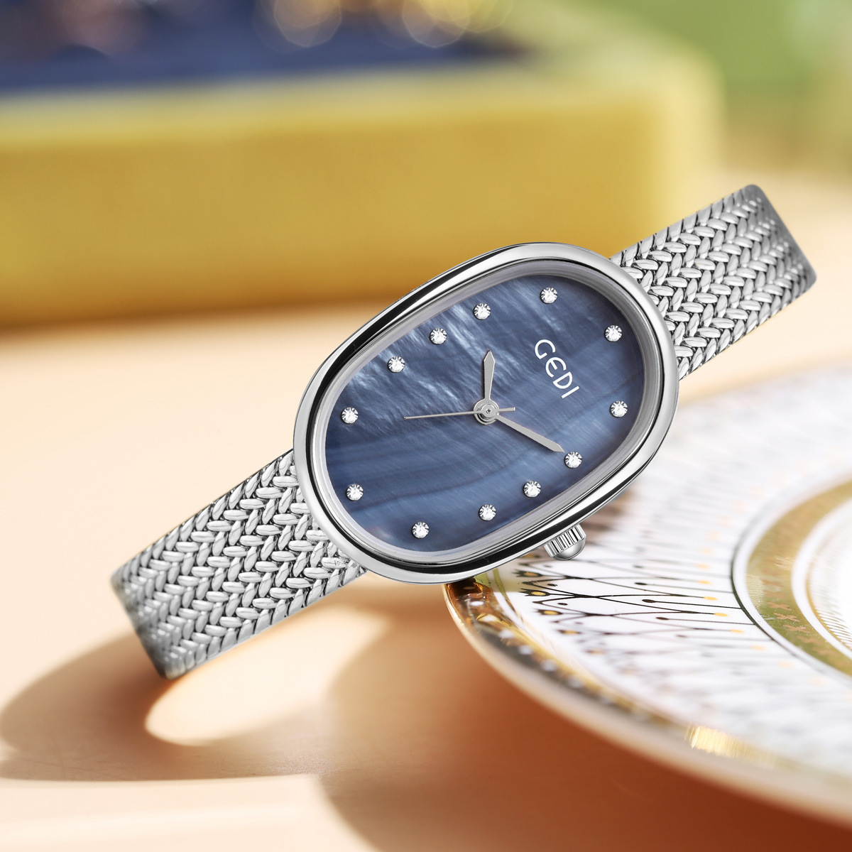 高级防水石英小众优雅女表贝壳时尚手表气质轻奢简约潮流腕表精致