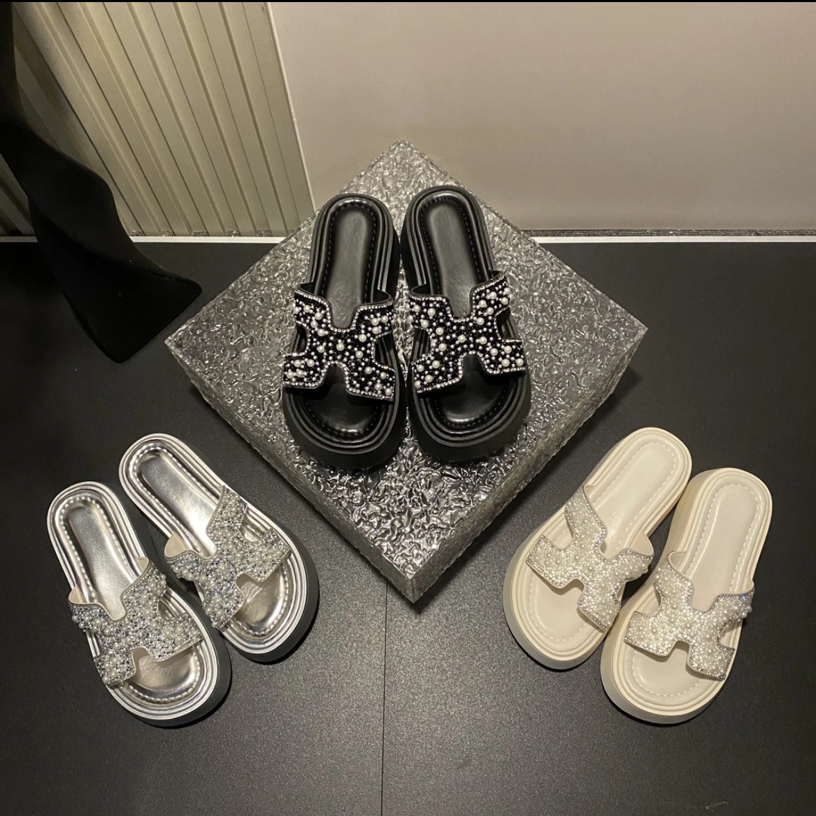 2025夏季新款简约珍珠水钻百搭气质款时尚外穿厚底舒适拖鞋女5CM