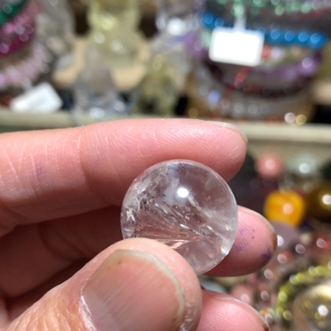 水晶单珠未镶嵌?**芦单珠