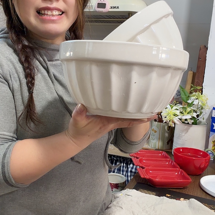 外贸奶油色浮雕222➕20厘米的烘焙碗微瑕