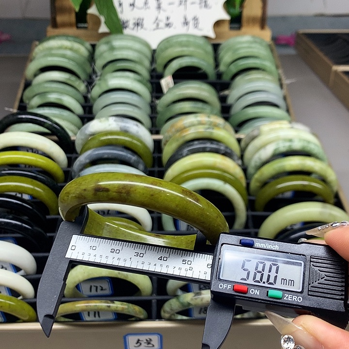 未镶嵌蛇纹石玉手镯184