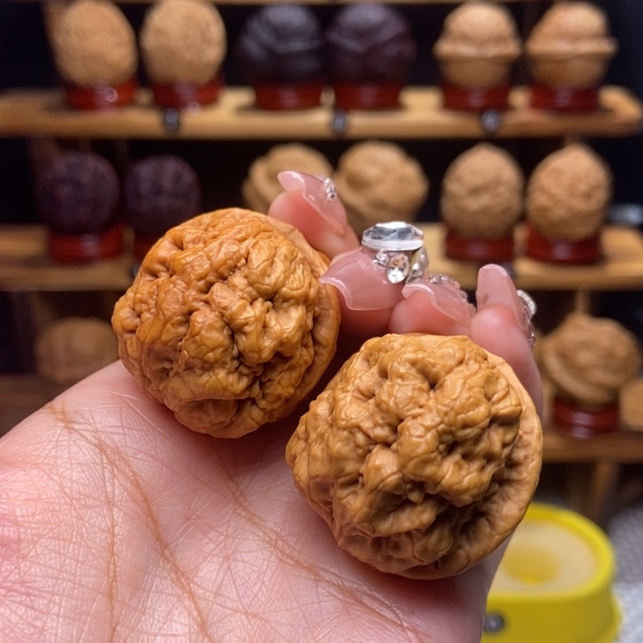 文玩核桃吊坠血舍利9