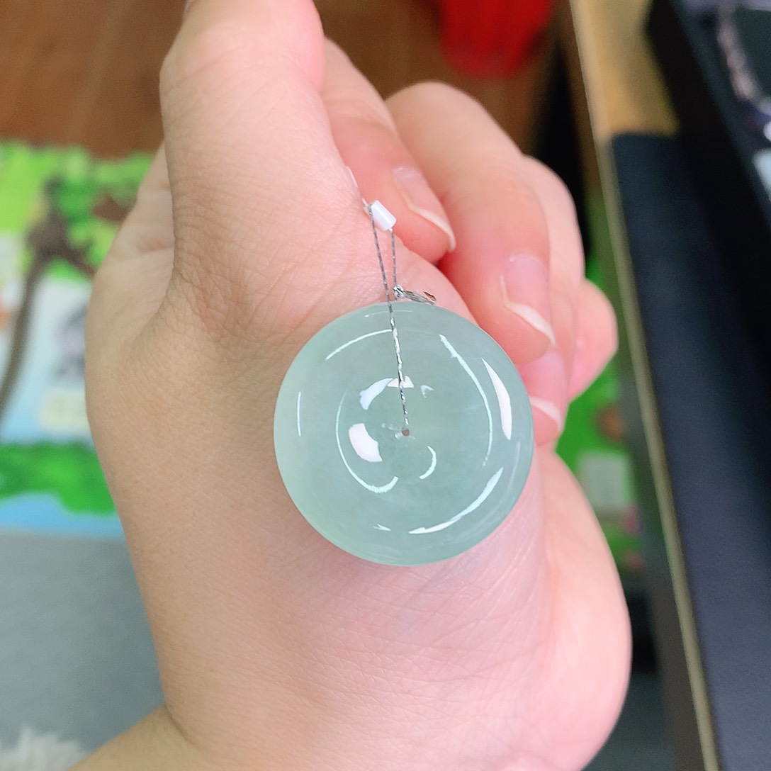 翡翠颈饰未镶嵌冰胶绿扣子