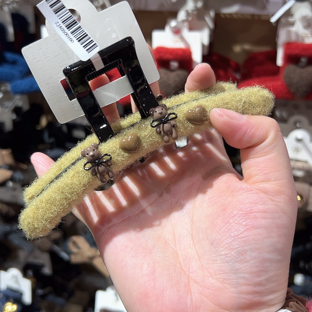 布艺非金属绿色小熊大抓