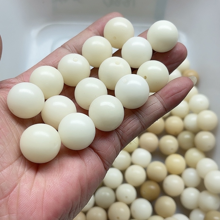 白玉菩提吊坠瑕疵19白玉圆珠15颗