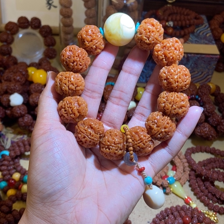 金刚菩提手串225半玉化白肉包