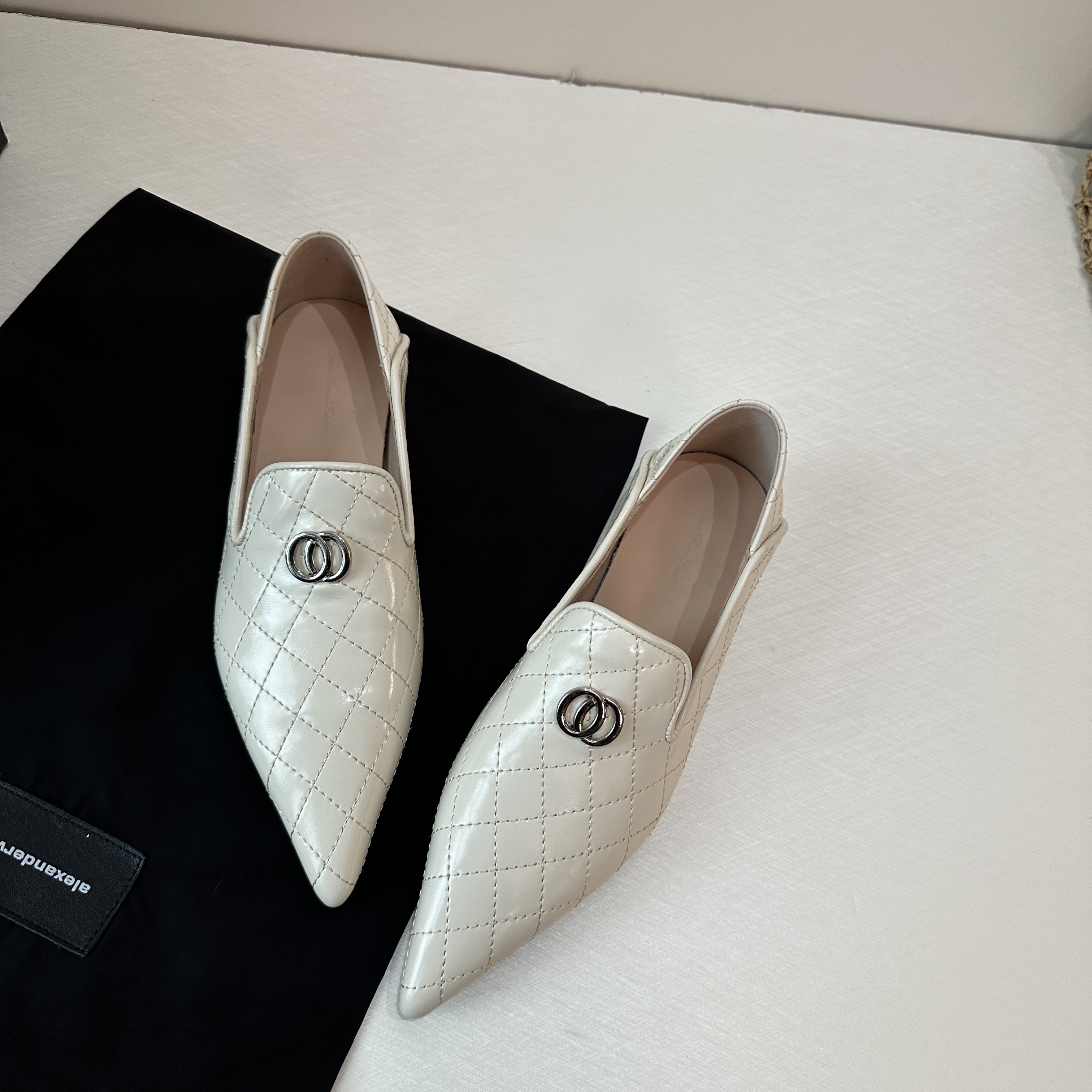 气质轻奢尖头低跟百搭两穿踩跟老钱风时尚真皮春季粗跟平底单鞋