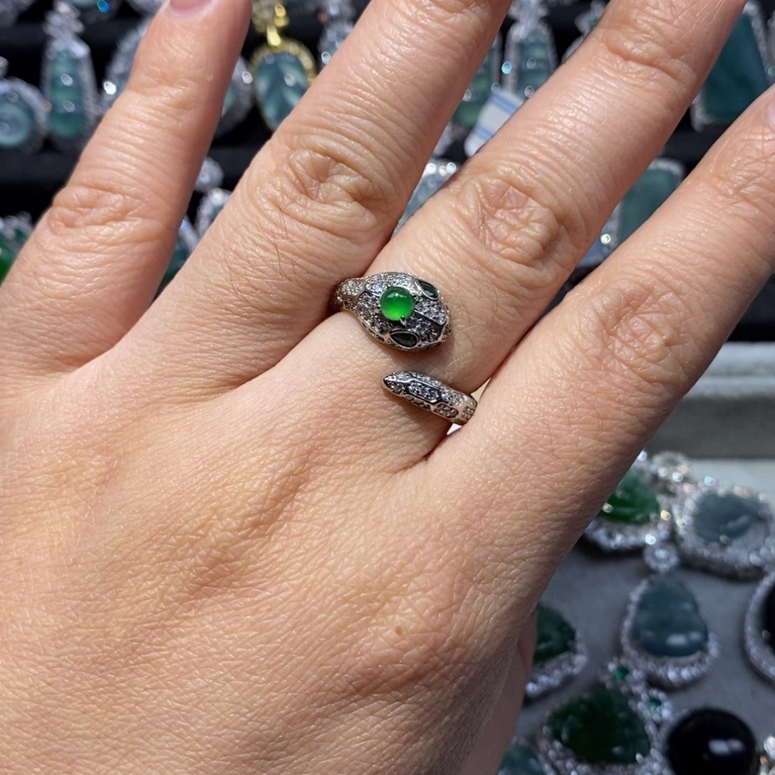 翡翠颈饰未镶嵌翡翠