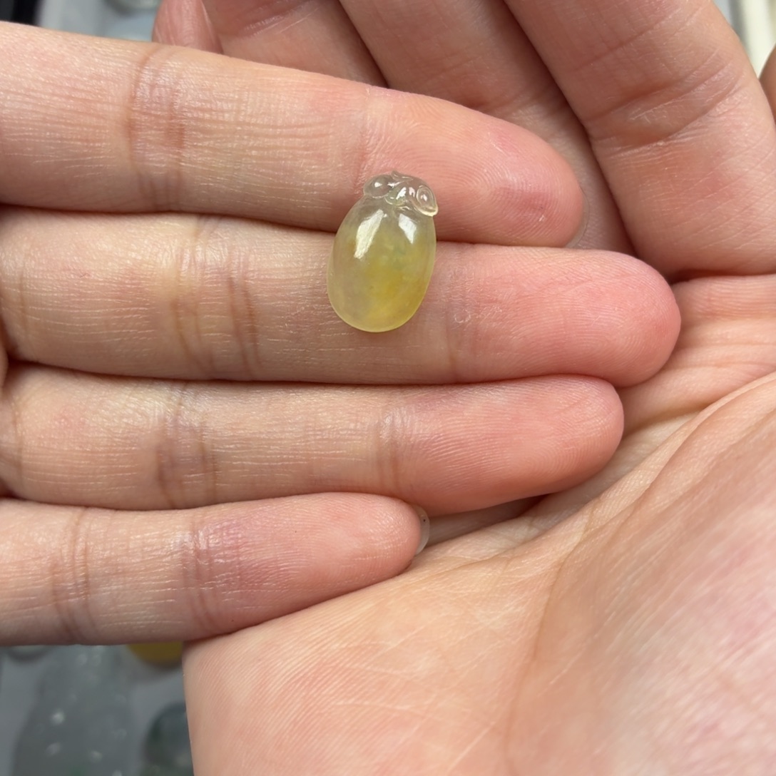 颈饰未镶嵌翡翠冰糖黄瓜