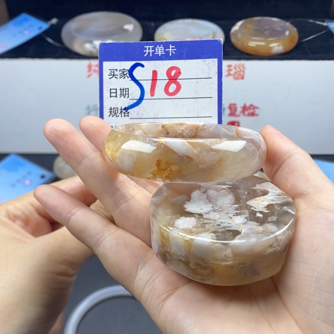 石英质玉手镯未镶嵌