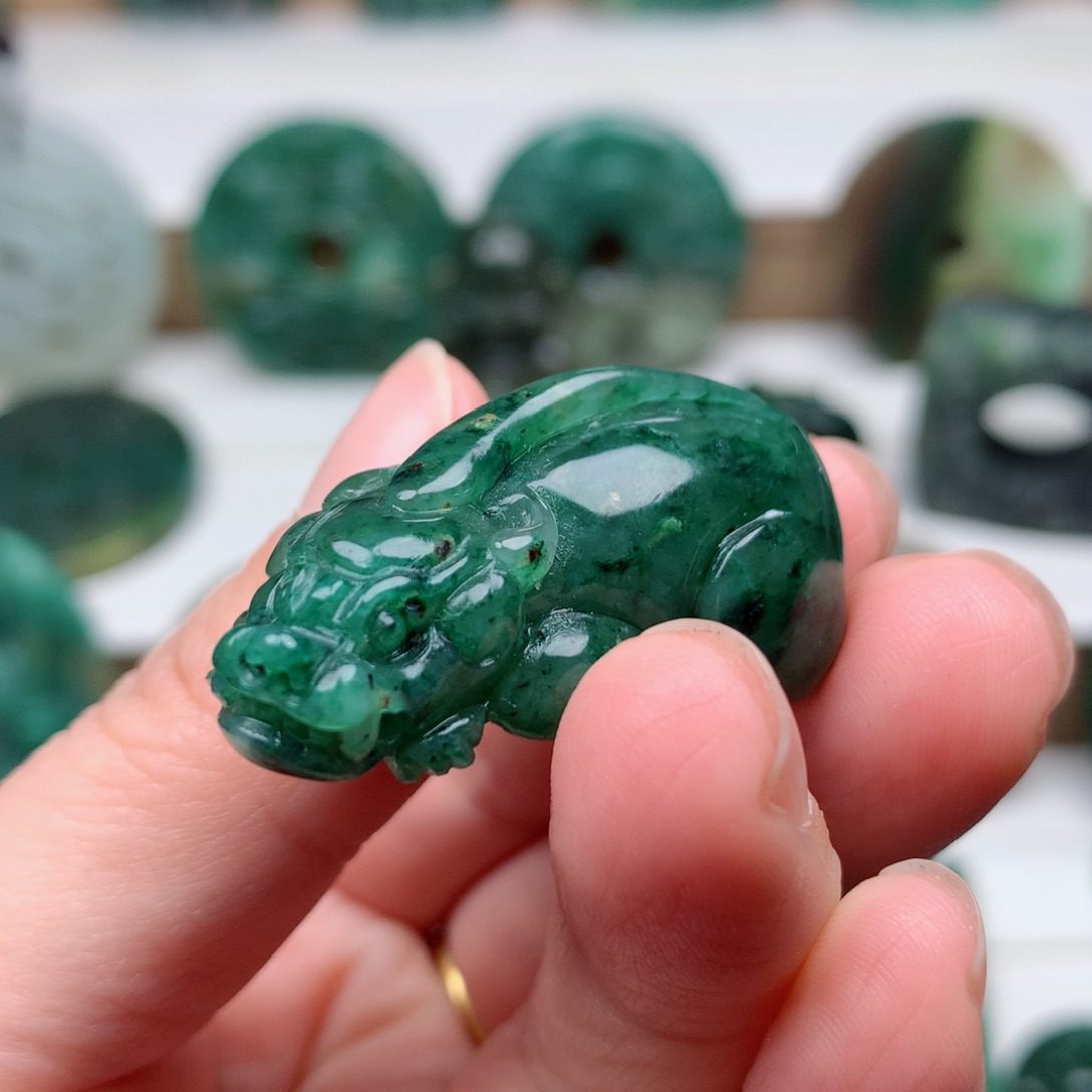 独山玉颈饰未镶嵌