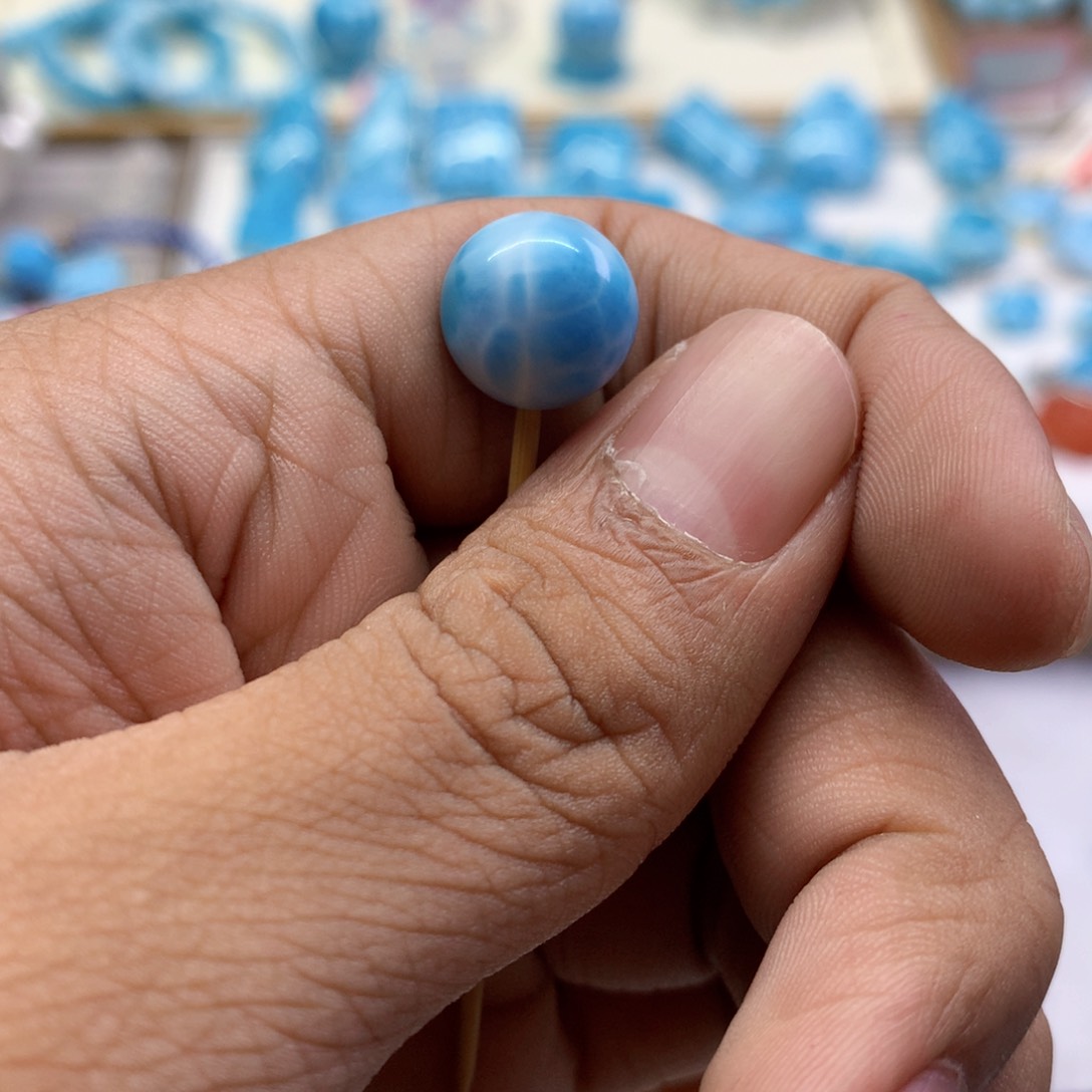 苏***恋针钠钙石（海纹石）未镶嵌珠宝半成品