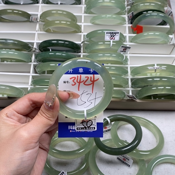 蛇纹石玉手镯未镶嵌和***酱