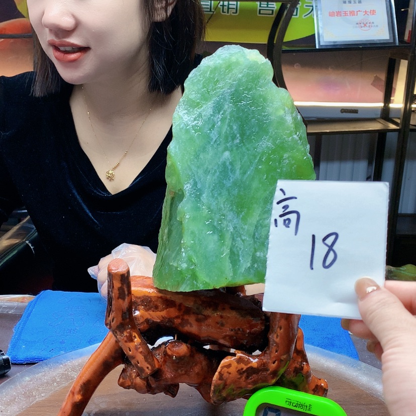 【闪购商品】未镶嵌蛇纹石玉原石平*