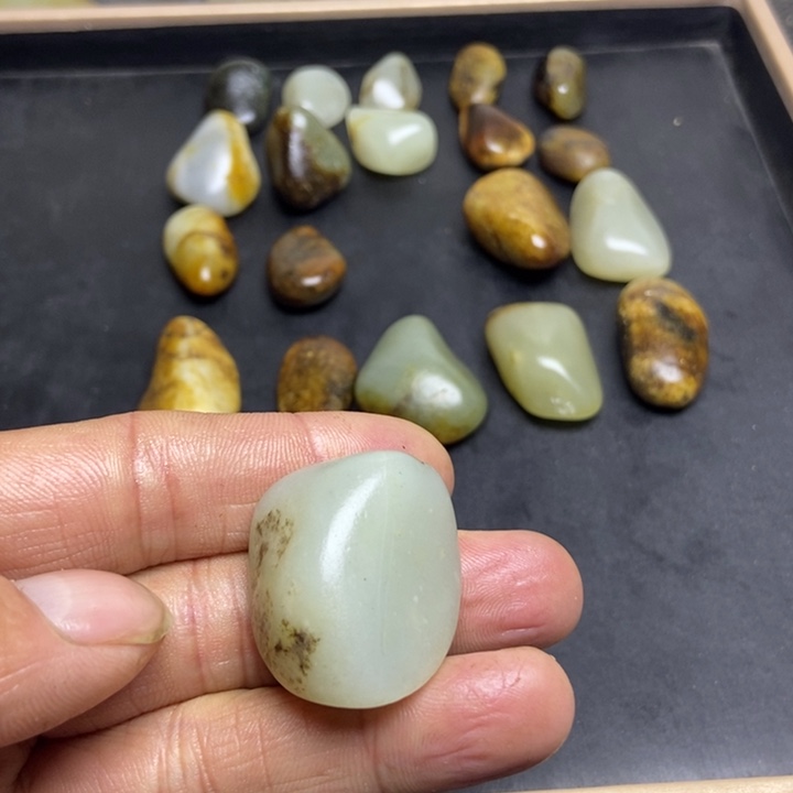 美***然和田玉（糖玉）未镶嵌珠宝奇石