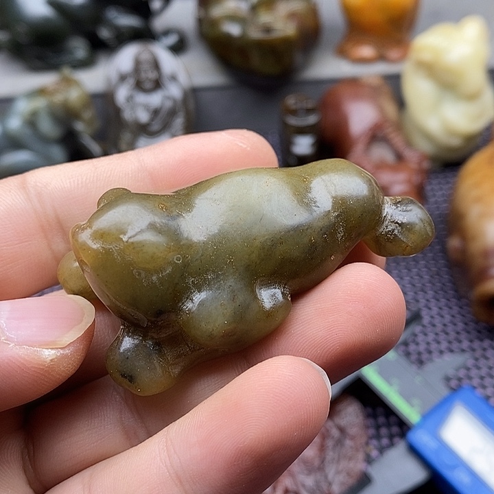 未镶嵌蛇纹石玉颈饰