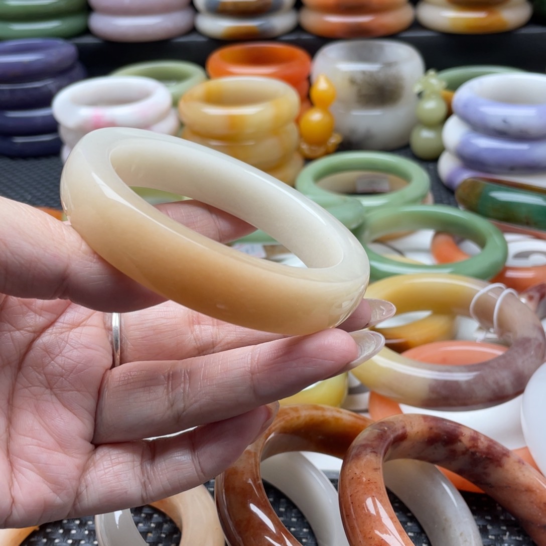 石英质玉手镯未镶嵌_****?