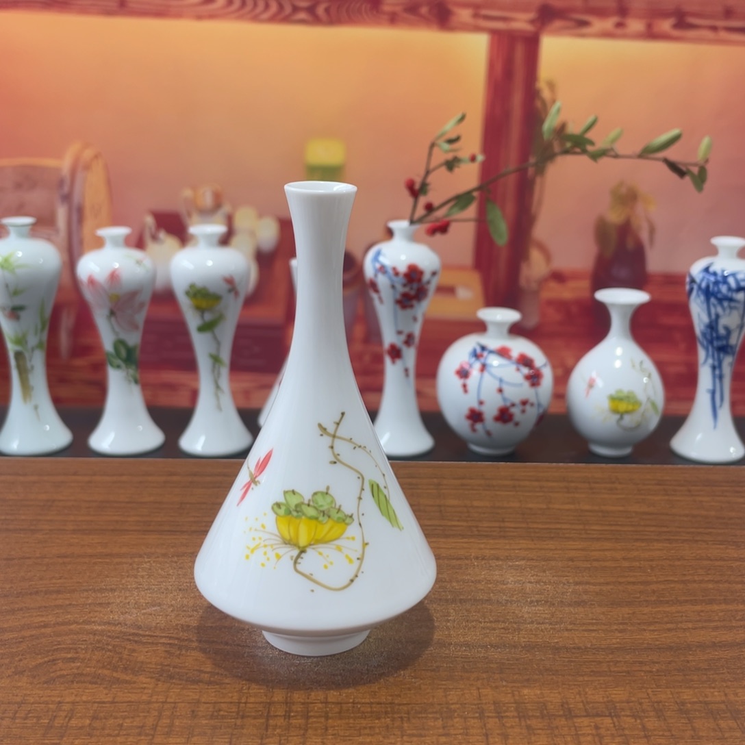 陶瓷景德镇小花瓶等着你