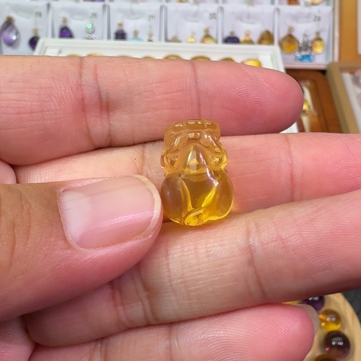 未镶嵌颈饰黄晶吊坠