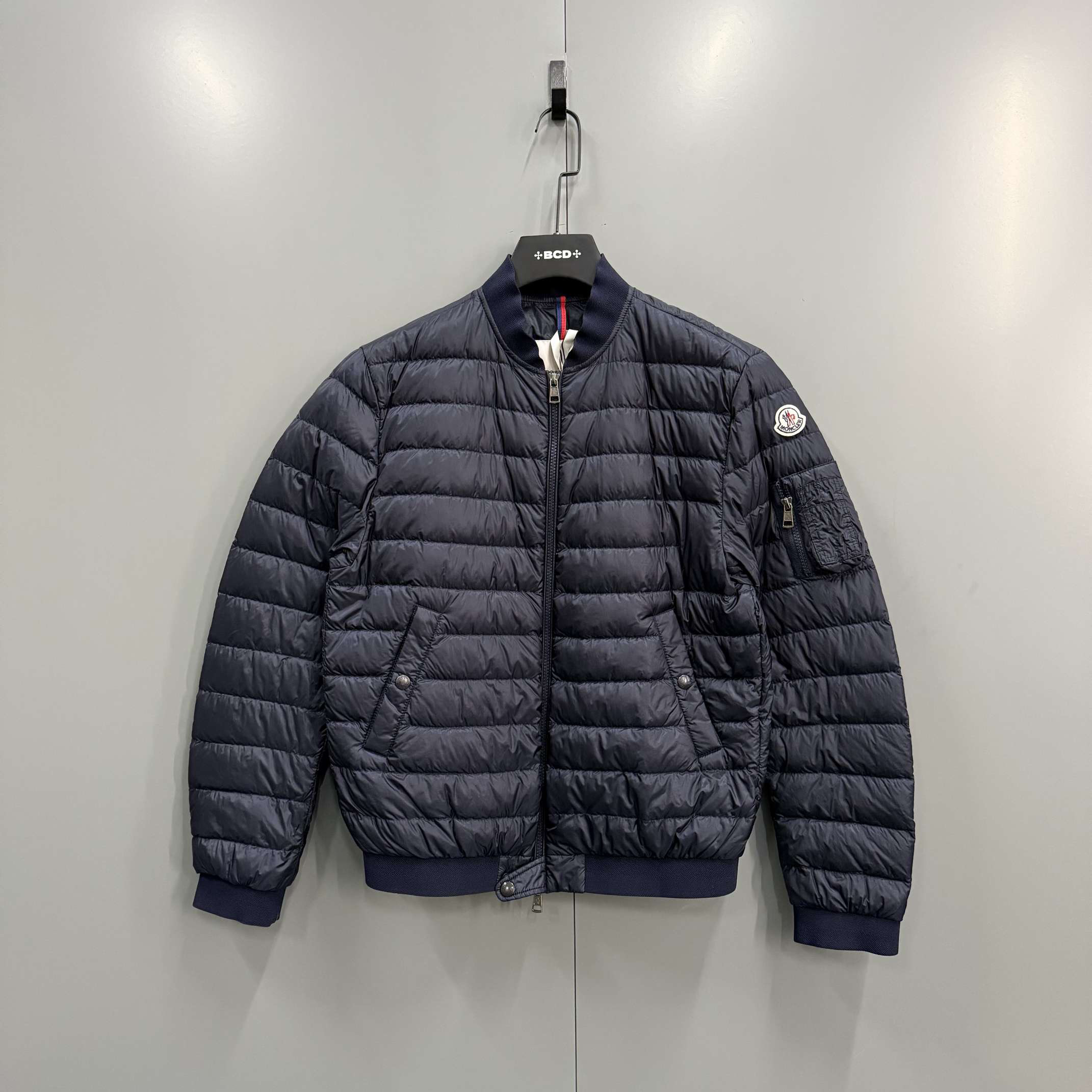 95新 MONCLER (ll) 蒙口 藏青色徽标羽绒服 1码