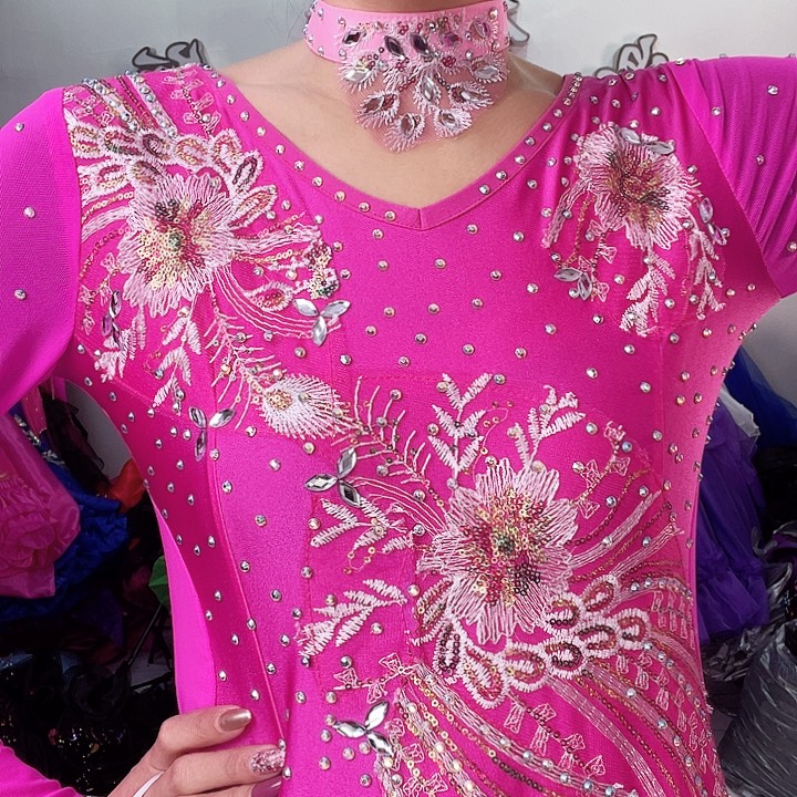 交谊舞厅和歌舞中心的