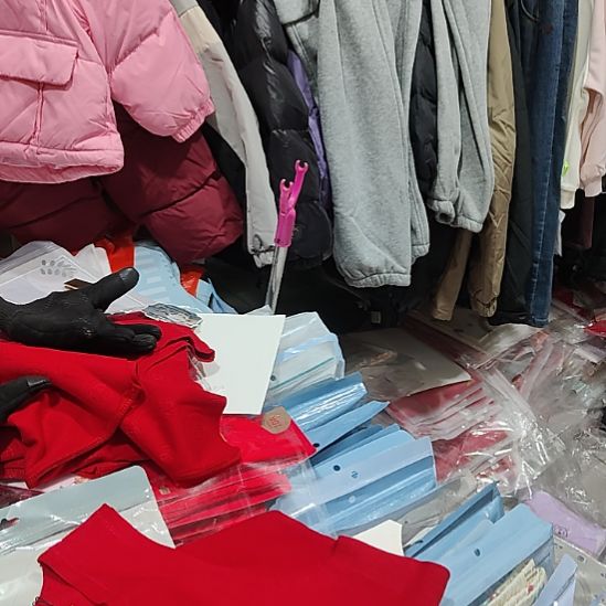 自选成人男士红色背心一件