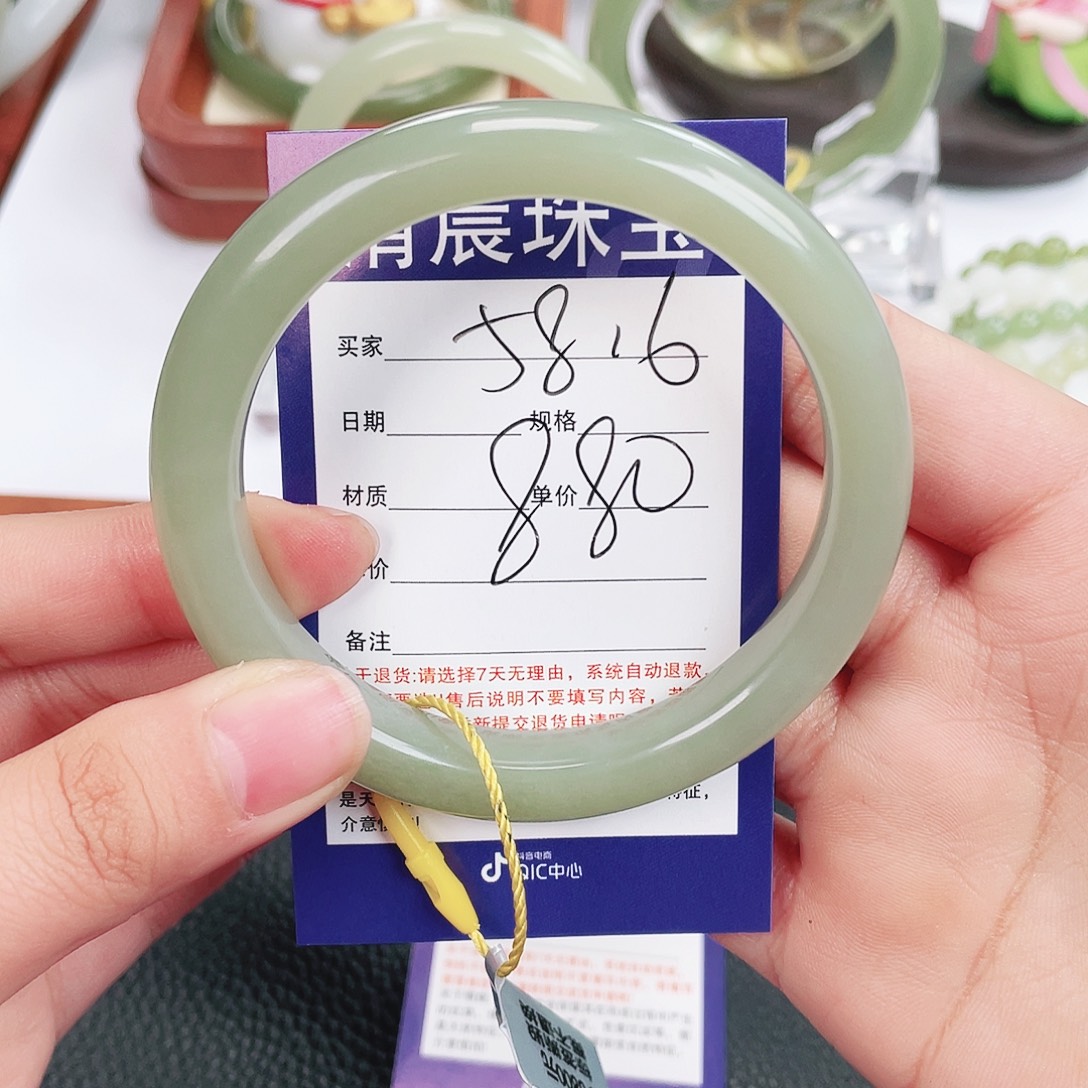 和田玉未镶嵌手镯