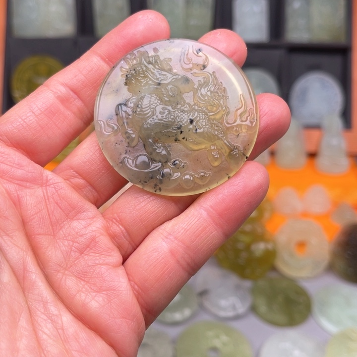 未镶嵌岫玉吊坠(赠链)