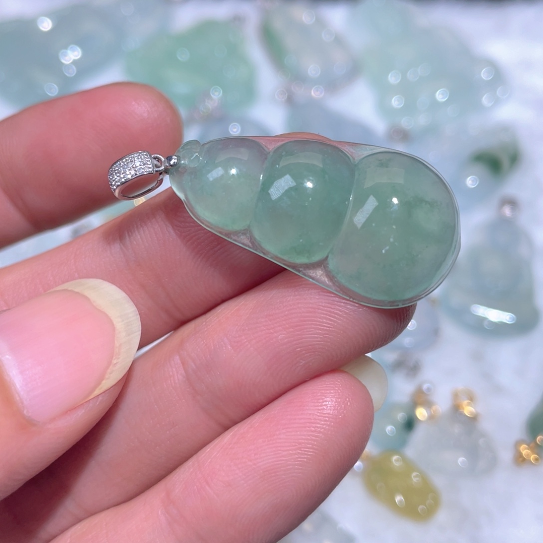 翡翠18K金镶嵌颈饰翡翠