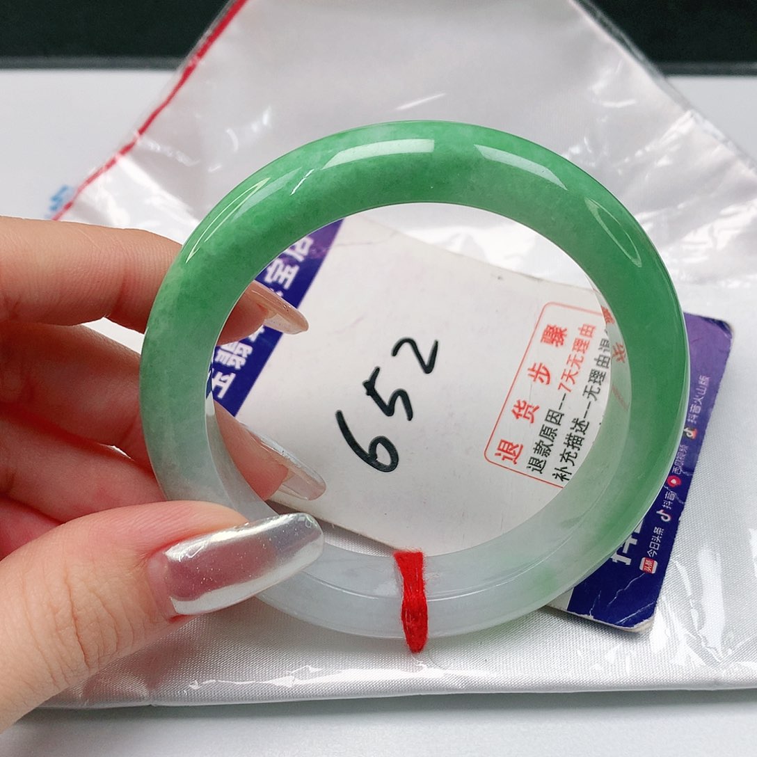 翡翠手镯未镶嵌翡翠手镯