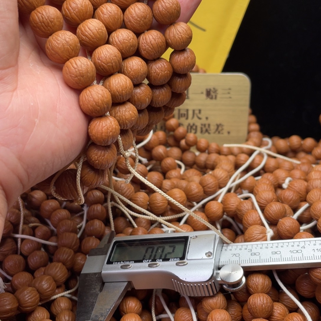 猴头核桃手串凤羽13手持同