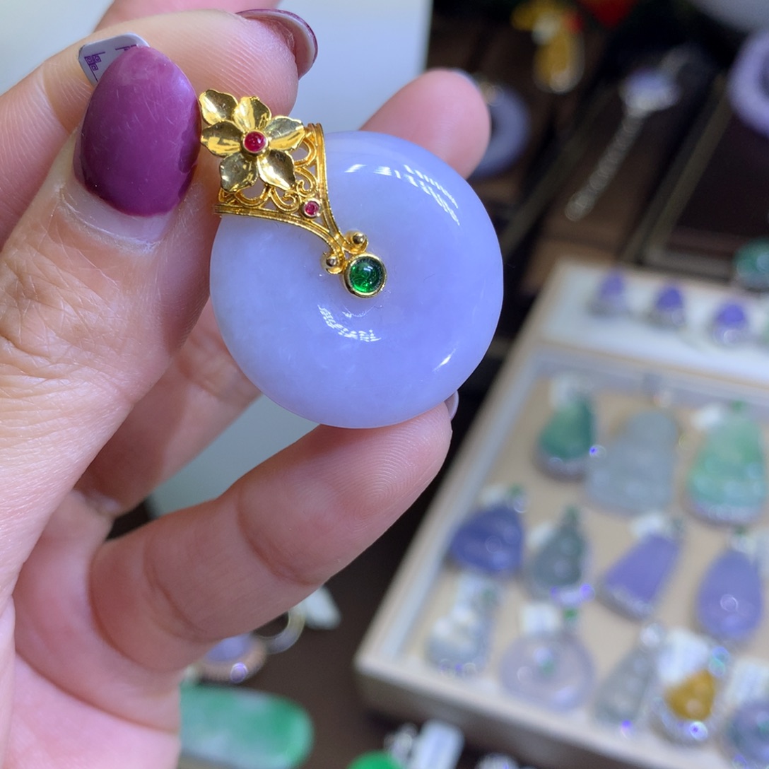 翡翠颈饰18K金镶嵌翡翠